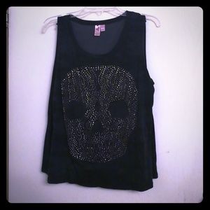 Studded skull top